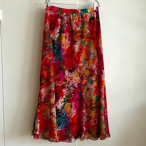 Printed Floral flared maxi skirt. Size M